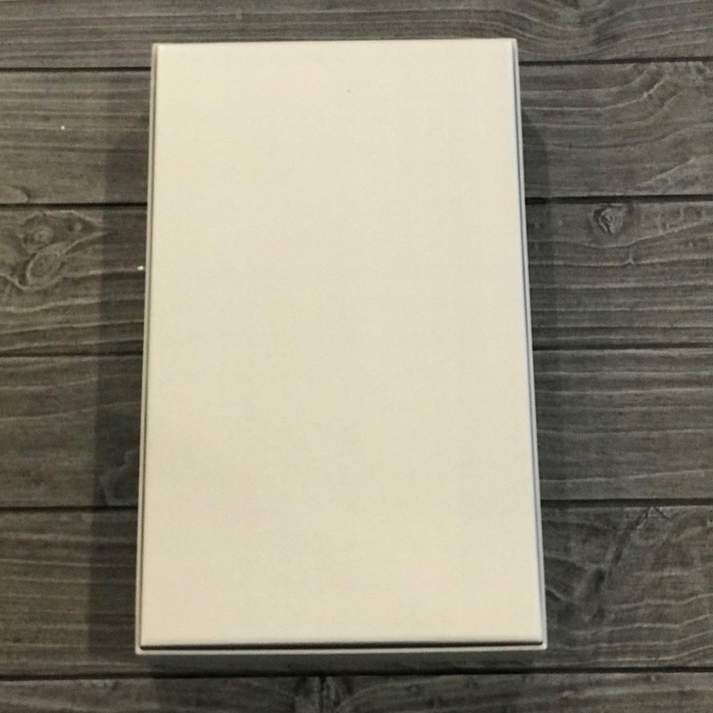 Tom Ford Designer Large Gift Box & Ribbons - Picture 6 of 6